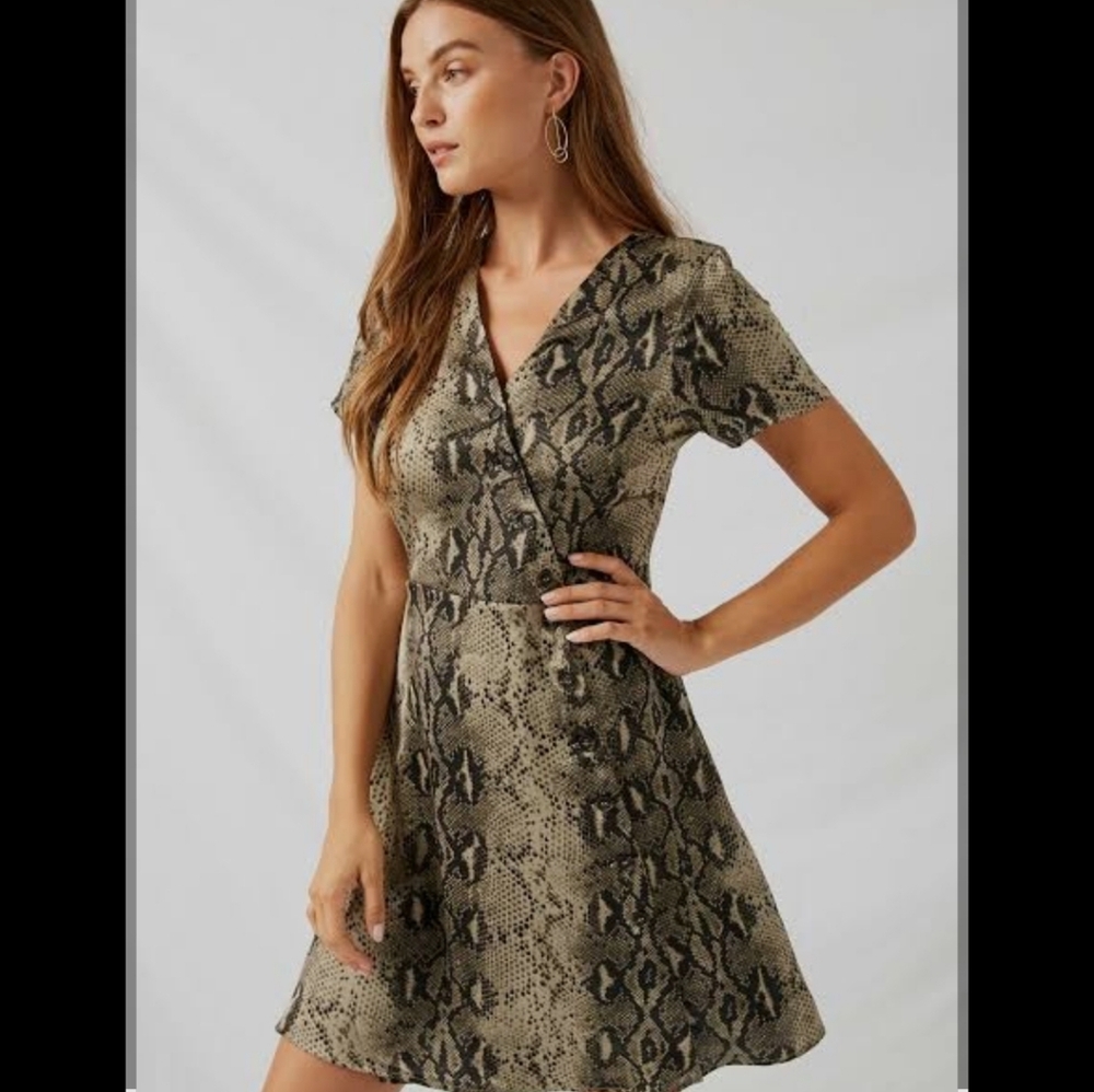 Discreet Tan Black Snakeskin Print Mini Dress Size Medium
